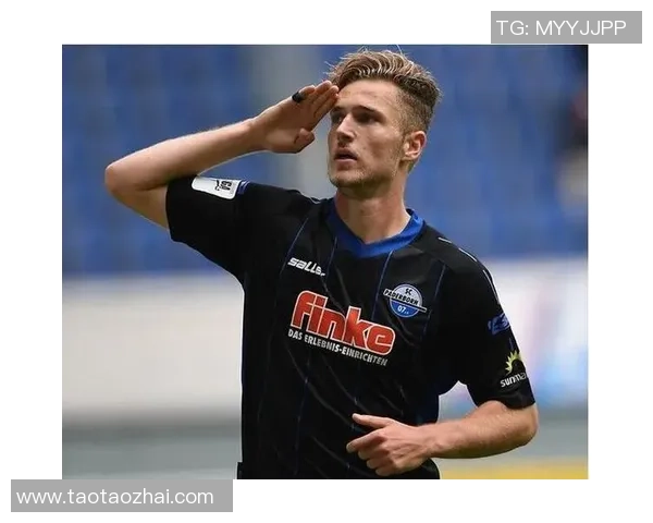 帕德博恩与汉堡的激烈对决谁能在赛场上笑到最后