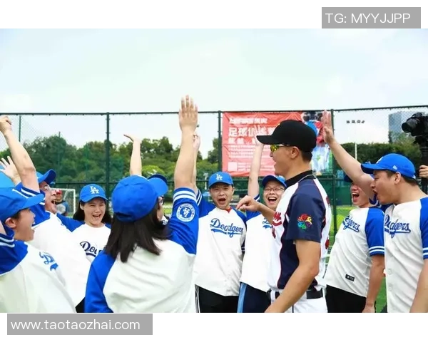 深圳篮球队的团队协作揭秘：如何打造无懈可击的默契配合与战术执行